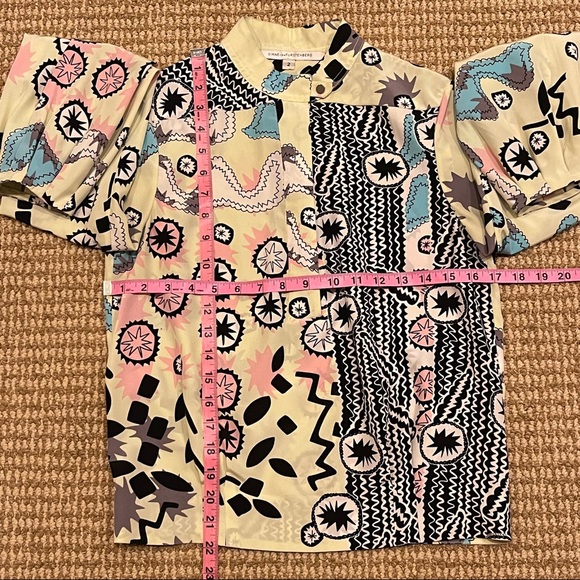 Diane Von Furstenberg Abstract Yellow Mock Neck Blouse 2 - Picture 4 of 6